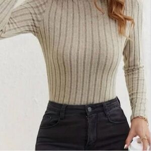 DANIEL HECHTER  Womens Long Sleeve
Knit Sweater